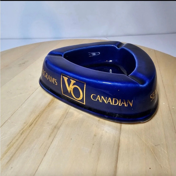 Seagrams VO Canadian Ceramic Ashtray Triangle Cobalt Blue With Gold Lettering - Picture 5 of 9